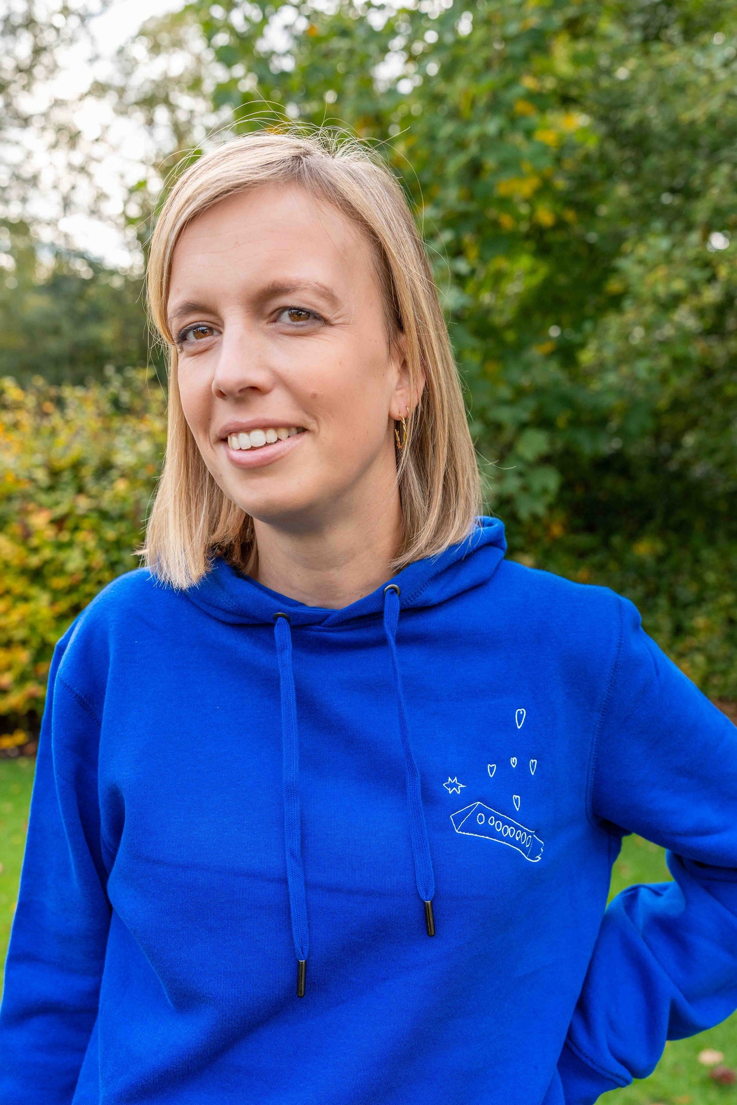 Trui met lijntekening of handgeschreven tekst vanconcepts.be