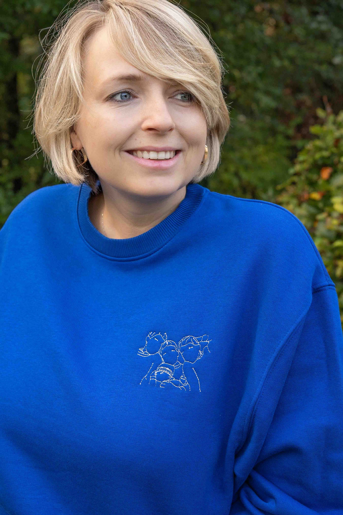 Oversized trui met lijntekening of handgeschreven tekst vanconcepts.be