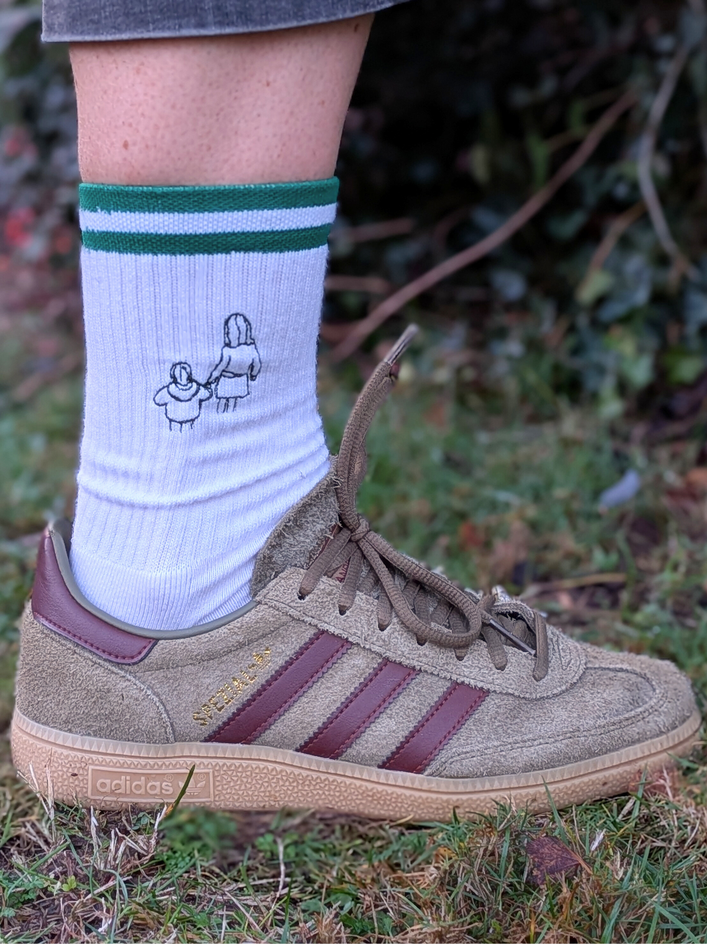 Streepjessokken met lijntekening of handgeschreven tekst vanconcepts.be