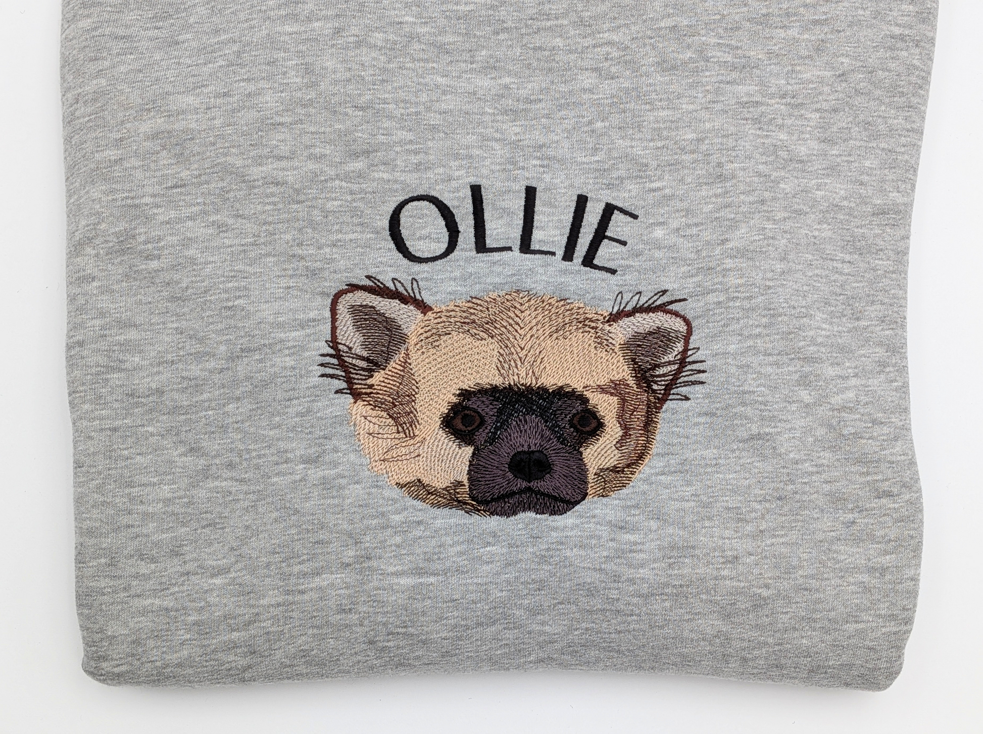 Trui met geborduurde huisdier vanconcepts.be